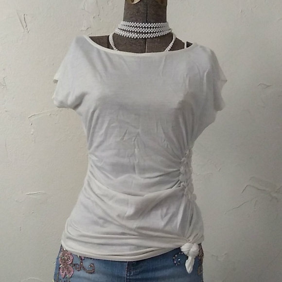 NWOT Mandee Asymmetrical Creamy White Rouched Tee - Picture 3 of 16